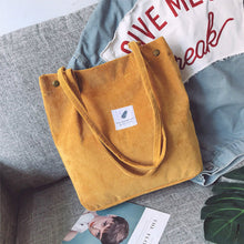 Afbeelding in Gallery-weergave laden, Corduroy draagtas met letterpatch