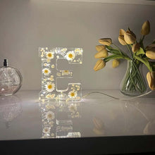 Afbeelding in Gallery-weergave laden, Bloemen hars nachtlampje