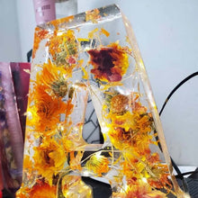 Afbeelding in Gallery-weergave laden, Bloemen hars nachtlampje
