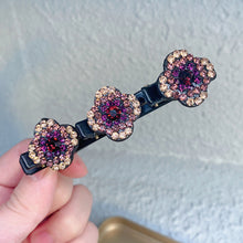 Afbeelding in Gallery-weergave laden, Haarclip met drie bloemen aan de zijkant