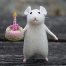 Afbeelding in Gallery-weergave laden, Felt Mouse and Pumpkin Ornament