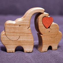 Afbeelding in Gallery-weergave laden, Dieren knuffelen decoratie gemaakt van hout