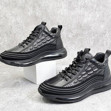 Afbeelding in Gallery-weergave laden, Sneakers met krokodillen print van koeien huid