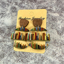 Afbeelding in Gallery-weergave laden, Boek oorbellen / oorbellen voor boeken liefhebbers