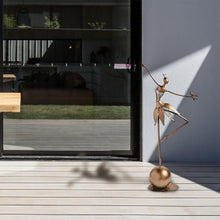 Afbeelding in Gallery-weergave laden, Charmant dansend tuinmeisje