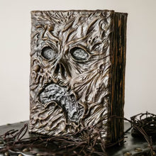Afbeelding in Gallery-weergave laden, Necronomicon-decoratie