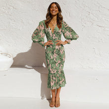 Afbeelding in Gallery-weergave laden, Jurk met elastische taille en lange mouwen, V-hals en print met ruches