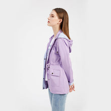 Afbeelding in Gallery-weergave laden, Waterdichte halflange trenchcoat met trekkoord in de taille