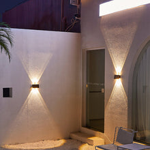 Afbeelding in Gallery-weergave laden, Buitenwandlamp op zonne-energie