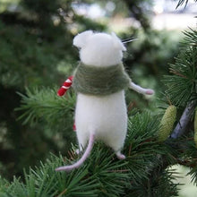 Afbeelding in Gallery-weergave laden, Felt Mouse and Pumpkin Ornament