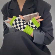 Afbeelding in Gallery-weergave laden, Checkerboard knitted gloves