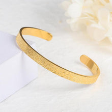 Afbeelding in Gallery-weergave laden, Carved bracelet