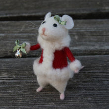 Afbeelding in Gallery-weergave laden, Felt Mouse and Pumpkin Ornament