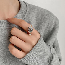 Afbeelding in Gallery-weergave laden, Buddhist Tibetan Prayer Wheel Ring OM Mantra Lotus Floral Ring