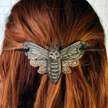 Afbeelding in Gallery-weergave laden, Death Moth/Skull Hair Pin Stick Slide met Faux Bone