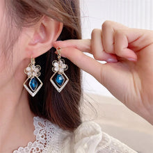 Afbeelding in Gallery-weergave laden, Bloem Zirkoon Rhombic Sapphire Drop Oorbellen
