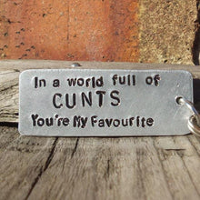 Afbeelding in Gallery-weergave laden, 🎁Beste kerstcadeaus🎄- In een wereld vol CUNTS ben jij mijn FAVORIETE grappige cadeaus