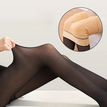 Afbeelding in Gallery-weergave laden, ✨Vlekkeloze benen nep doorschijnende warme pluche gevoerde elastische panty