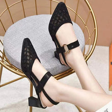 Afbeelding in Gallery-weergave laden, Sandalen met enkelbandje en strassteentjes met spitse neus