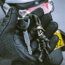 Afbeelding in Gallery-weergave laden, Skelet Soldaat Paracord Sleutelhanger