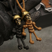 Afbeelding in Gallery-weergave laden, Skelet Soldaat Paracord Sleutelhanger
