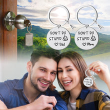 Afbeelding in Gallery-weergave laden, Doe geen domme dingen gepersonaliseerde sleutelhanger