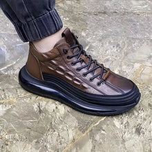 Afbeelding in Gallery-weergave laden, Sneakers met krokodillen print van koeien huid