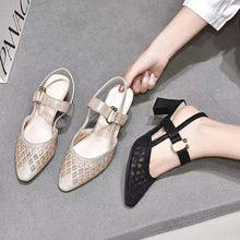 Afbeelding in Gallery-weergave laden, Sandalen met enkelbandje en strassteentjes met spitse neus