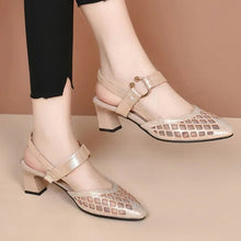 Afbeelding in Gallery-weergave laden, Sandalen met enkelbandje en strassteentjes met spitse neus