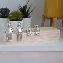 Afbeelding in Gallery-weergave laden, Family Member Keepsake Sculpture