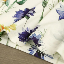 Afbeelding in Gallery-weergave laden, Romantisch T-shirt met bloemen