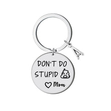 Afbeelding in Gallery-weergave laden, Doe geen domme dingen gepersonaliseerde sleutelhanger
