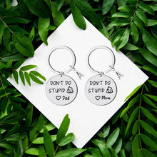 Afbeelding in Gallery-weergave laden, Doe geen domme dingen gepersonaliseerde sleutelhanger