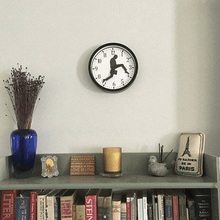Afbeelding in Gallery-weergave laden, Finebay™ Ministry of Silly Walks Clock