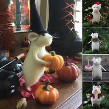 Afbeelding in Gallery-weergave laden, Felt Mouse and Pumpkin Ornament