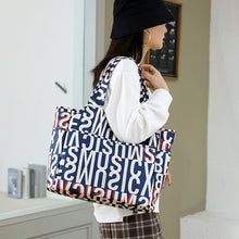 Afbeelding in Gallery-weergave laden, Handtas met modeprint