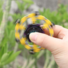 Afbeelding in Gallery-weergave laden, Fidget spinner with suction cup