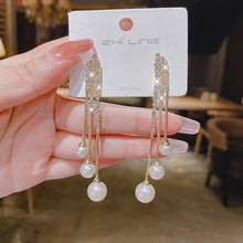Afbeelding in Gallery-weergave laden, Kwastje elegante piercing oorbellen