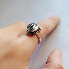 Afbeelding in Gallery-weergave laden, Buddhist Tibetan Prayer Wheel Ring OM Mantra Lotus Floral Ring