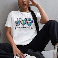 Afbeelding in Gallery-weergave laden, Peace, Love & Dogs T-shirt