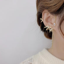 Afbeelding in Gallery-weergave laden, Rhinestone Swallow Ear Hanging