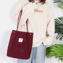Afbeelding in Gallery-weergave laden, Corduroy draagtas met letterpatch