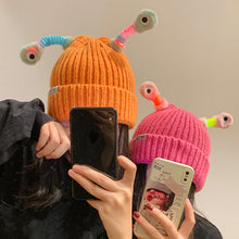 Afbeelding in Gallery-weergave laden, 🐸Winter ouder-kind schattige gloeiende kleine monster gebreide muts