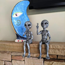 Afbeelding in Gallery-weergave laden, Alien Garden Statue