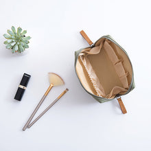 Afbeelding in Gallery-weergave laden, Make-uptasje voor op reis voor dames