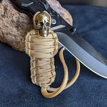 Afbeelding in Gallery-weergave laden, Paracord Sleutelhanger Mummie Messing Schedel