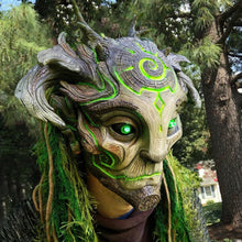 Afbeelding in Gallery-weergave laden, Forest Spirit Mask Halloween-Masker Met Groene Lichtogen