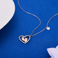 Afbeelding in Gallery-weergave laden, Baby Voeten Hart Hanger Ketting