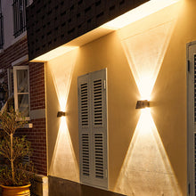 Afbeelding in Gallery-weergave laden, Buitenwandlamp op zonne-energie