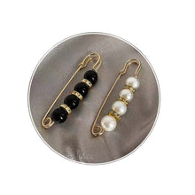 Afbeelding in Gallery-weergave laden, Fancy strass parels veiligheidsspeld broche
